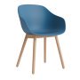 AAC212 stoel gelakt eiken onderstel Azure Blue