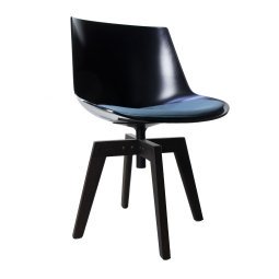 Flow Chair stoel met bruin eiken onderstel zwart