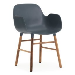 Form Armchair stoel met walnoten onderstel blauw