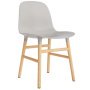 Form Chair stoel met eiken onderstel, warm grijs