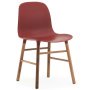 Form Chair stoel met walnoten onderstel, rood