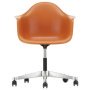 Eames PACC stoel, draaibaar met wielen rusty orange